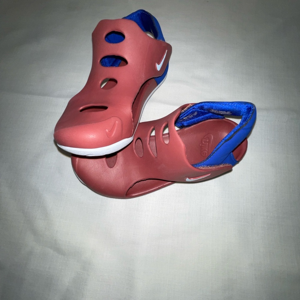 Nike Blue and Red Shoe Tag
